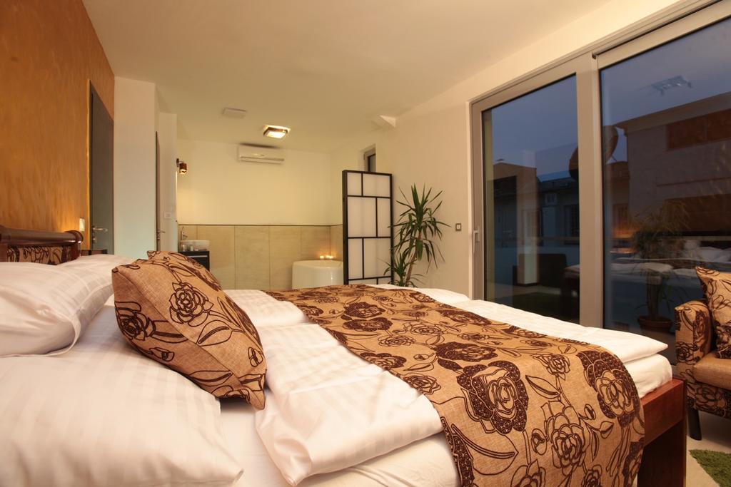 Parliament Penthouse Boutique B&B Budapest Room photo